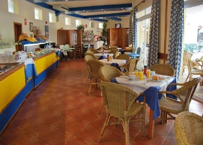 Rvhotels Sea Club Menorca 4* 卡拉恩·布拉内斯